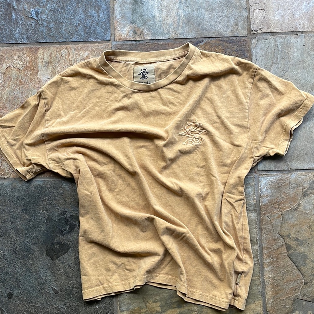 3/$30 💥 RipCurl Searcher Tee - Picture 2 of 4